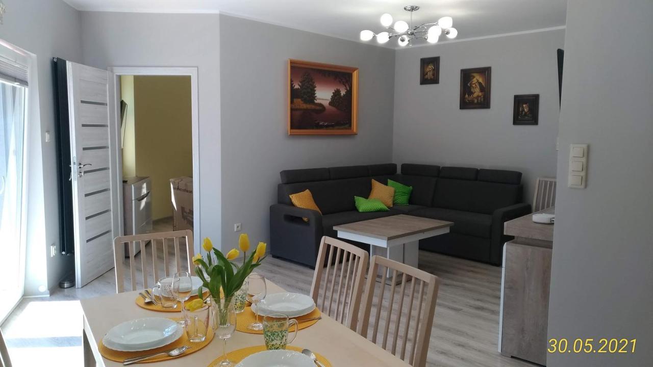 Dajax Apartament โปเบียโรโว ภายนอก รูปภาพ