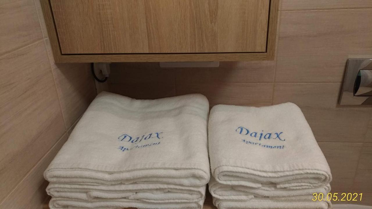 Dajax Apartament โปเบียโรโว ภายนอก รูปภาพ