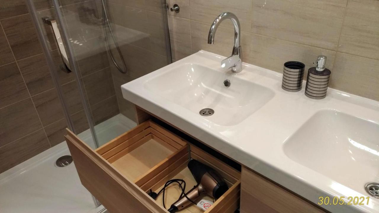 Dajax Apartament โปเบียโรโว ภายนอก รูปภาพ