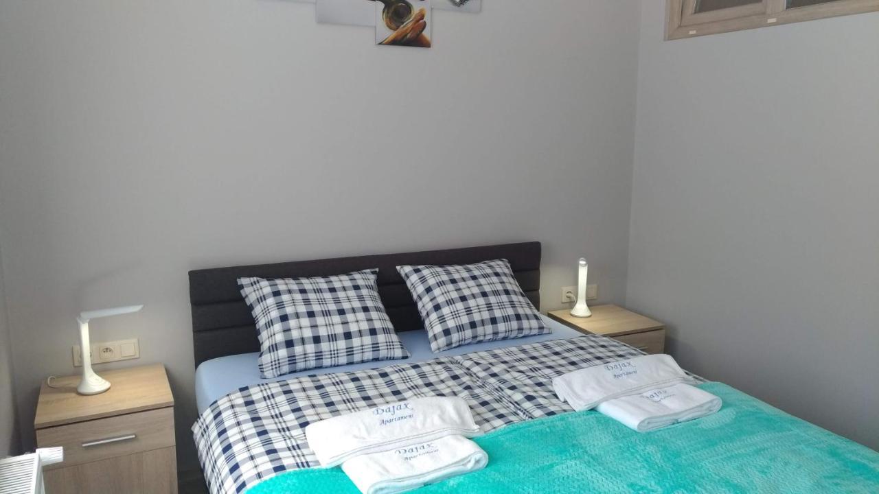 Dajax Apartament โปเบียโรโว ภายนอก รูปภาพ